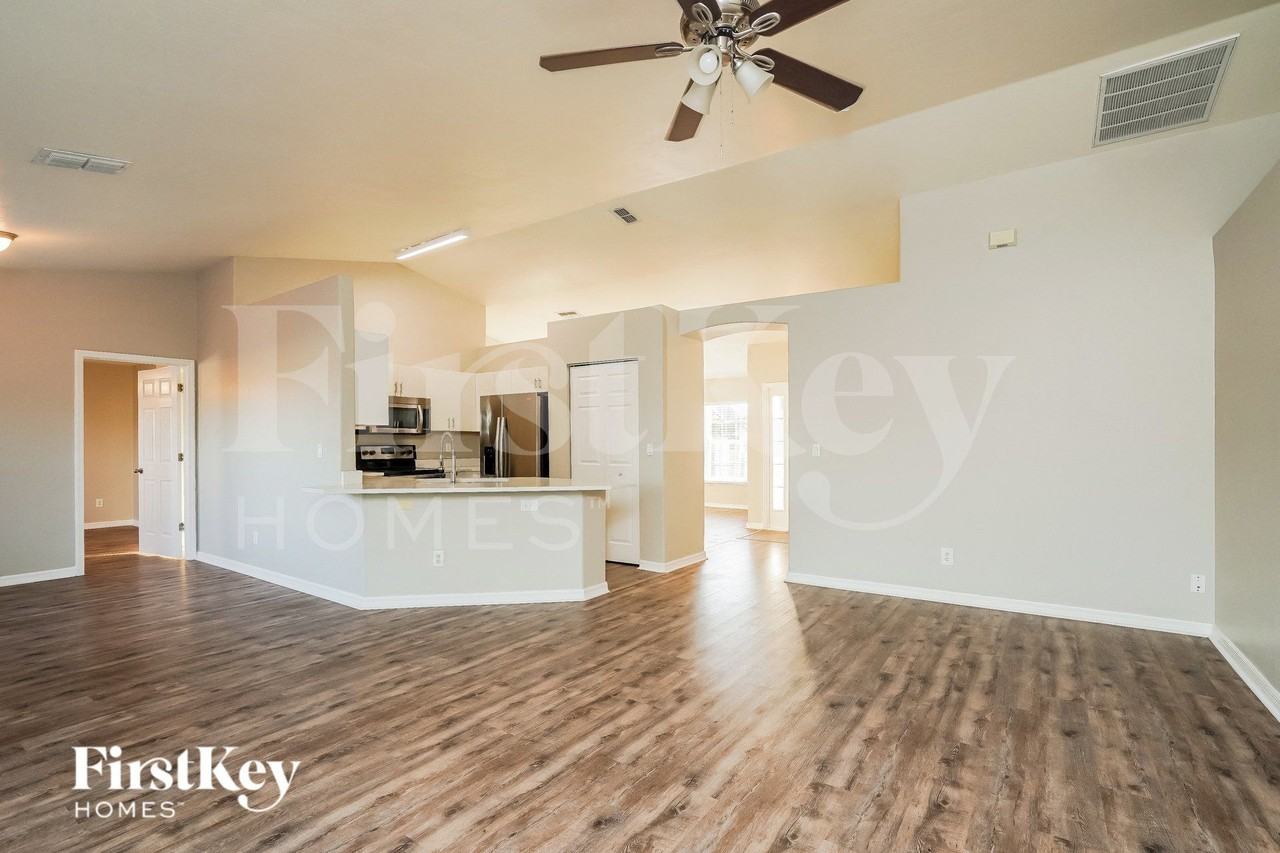 2018 Nw 9th Pl - Photo 3 of 15