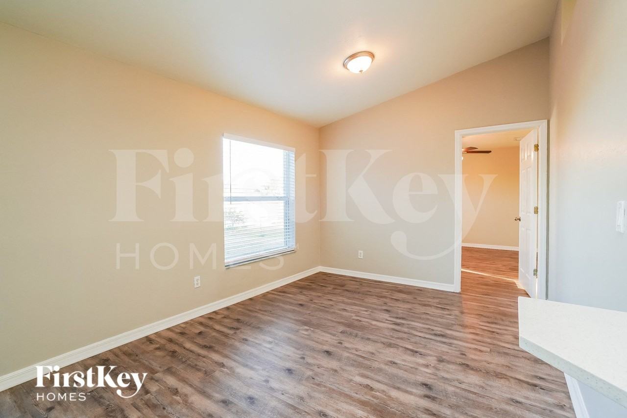 2018 Nw 9th Pl - Photo 4 of 15