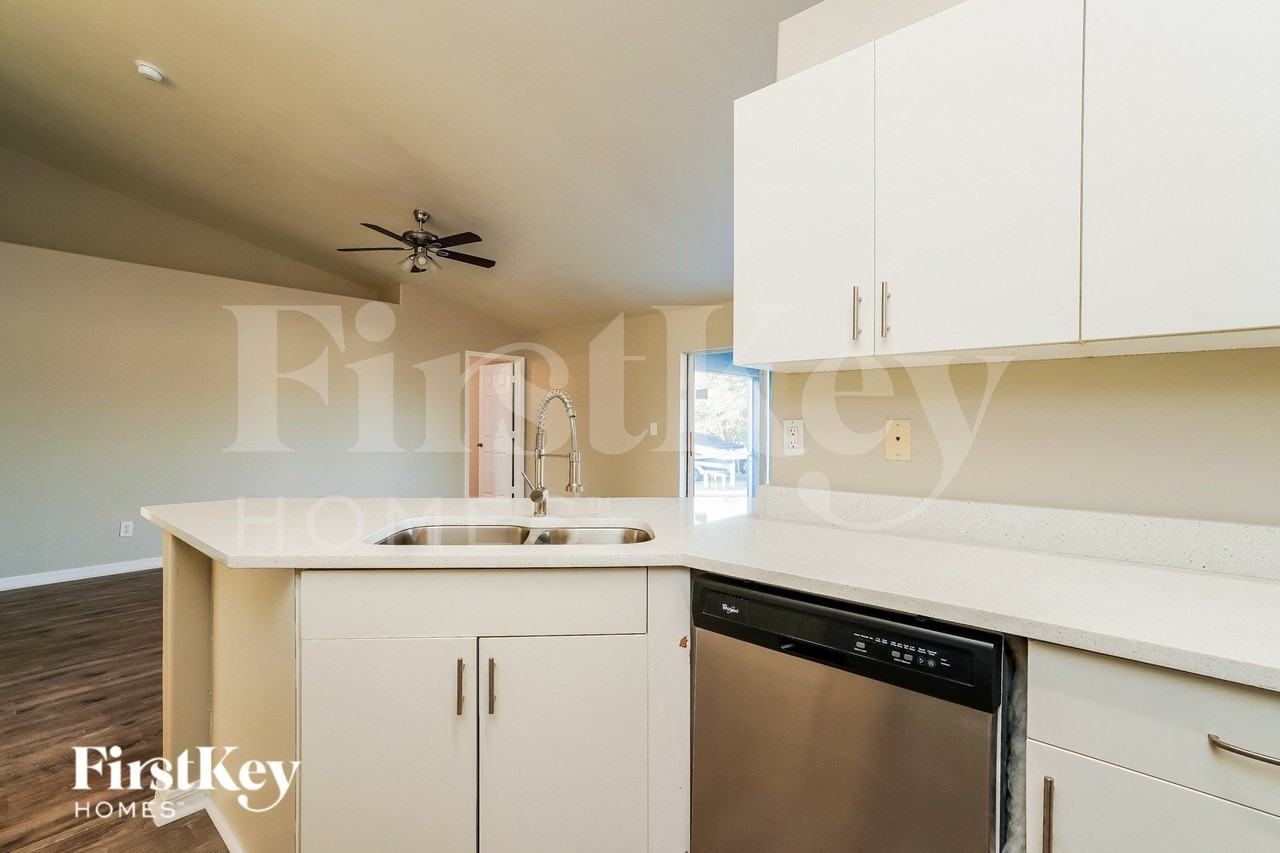 2018 Nw 9th Pl - Photo 6 of 15