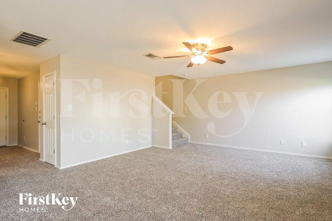 1811 Buescher Path - Photo 3 of 16