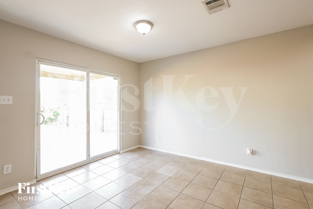 1811 Buescher Path - Photo 4 of 16