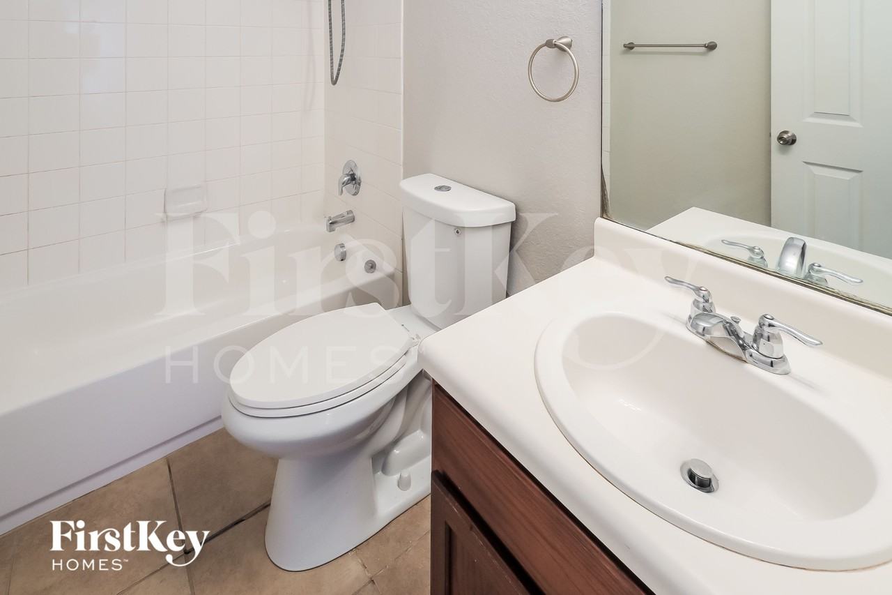 1811 Buescher Path - Photo 7 of 16