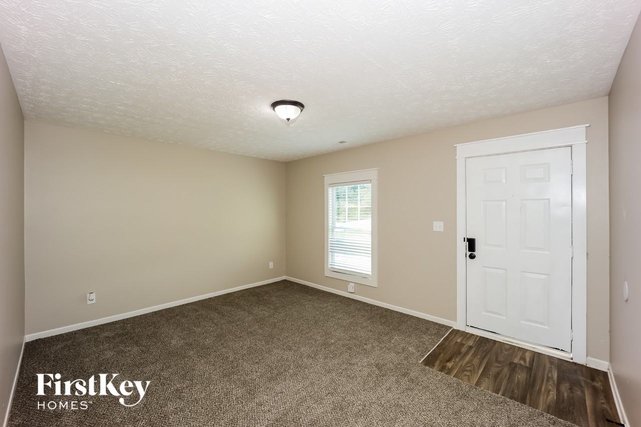 3383 Dale Ct - Photo 4 of 15