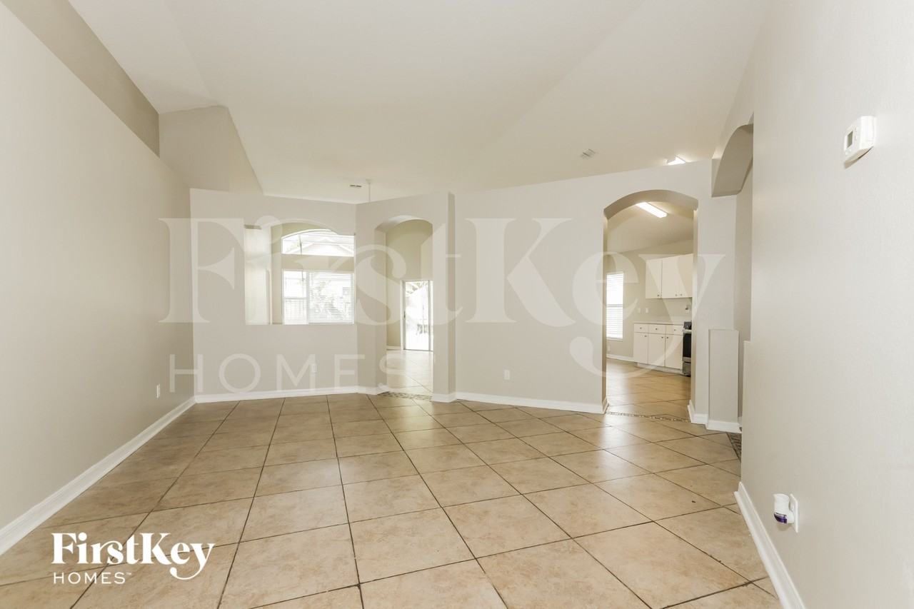1403 Scotch Pine Dr - Photo 7 of 15
