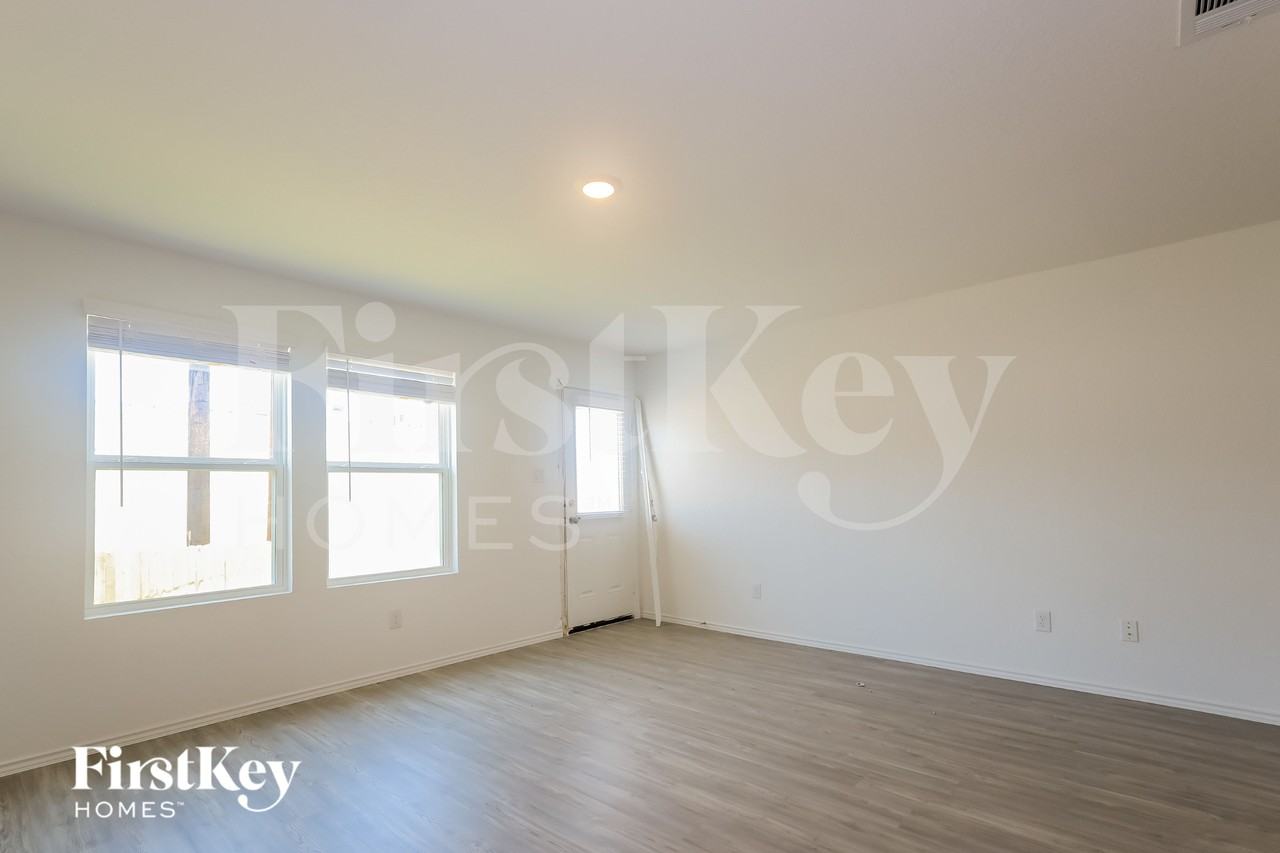 1702 Morse Way - Photo 4 of 16