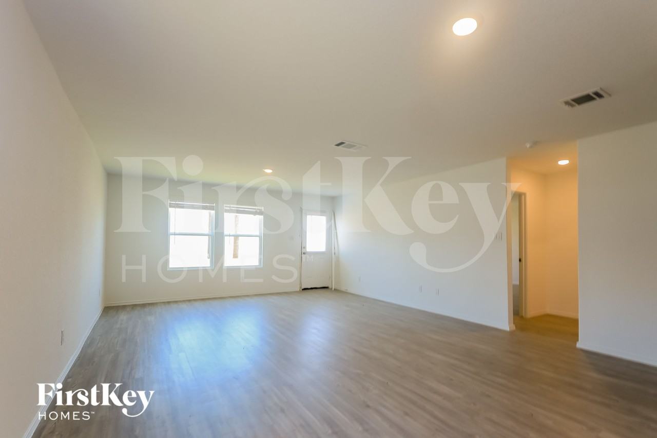1702 Morse Way - Photo 5 of 16