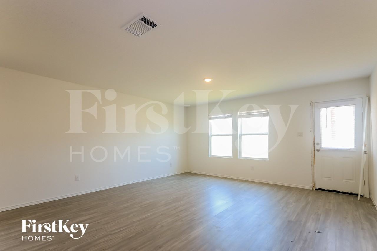 1702 Morse Way - Photo 6 of 16