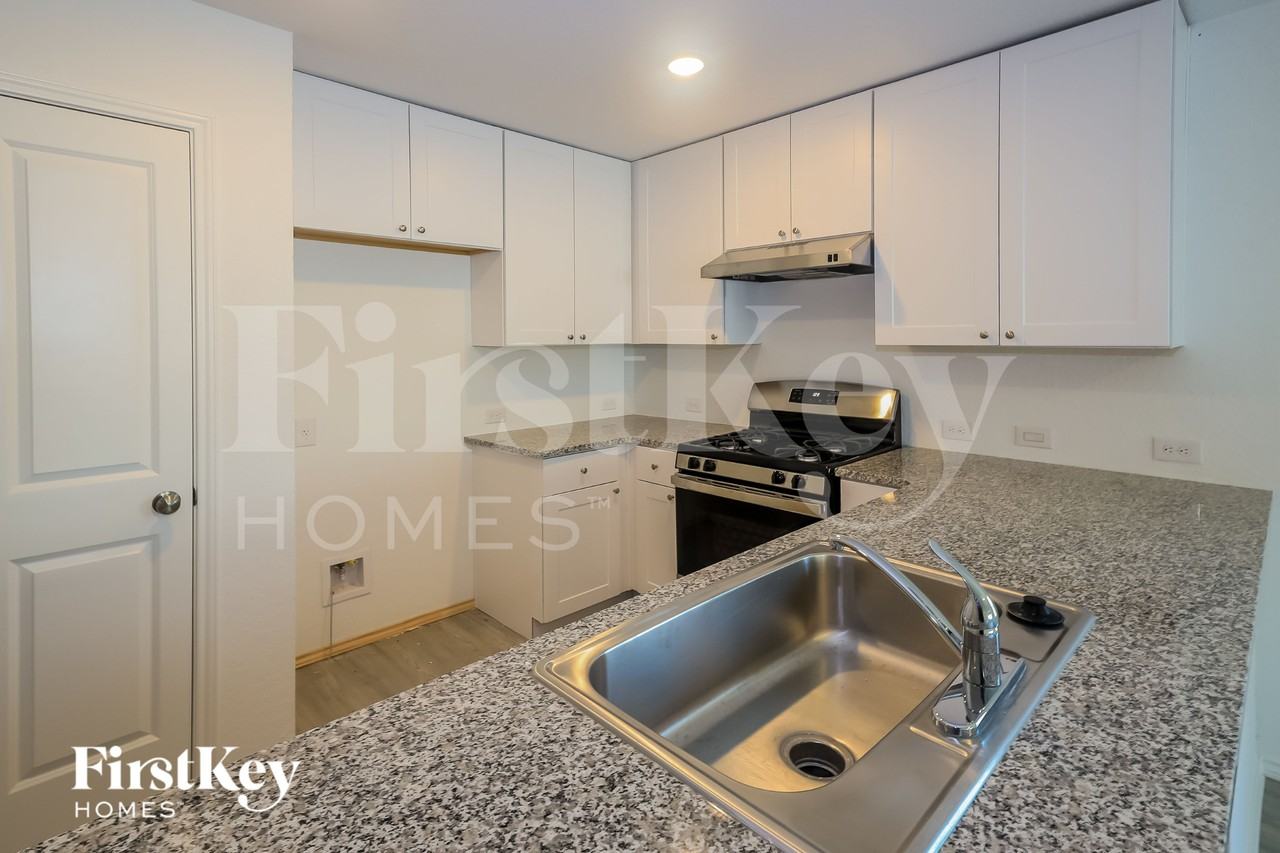 1702 Morse Way - Photo 7 of 16