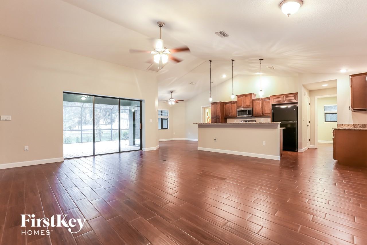 2267 Kamsler Ave - Photo 4 of 14