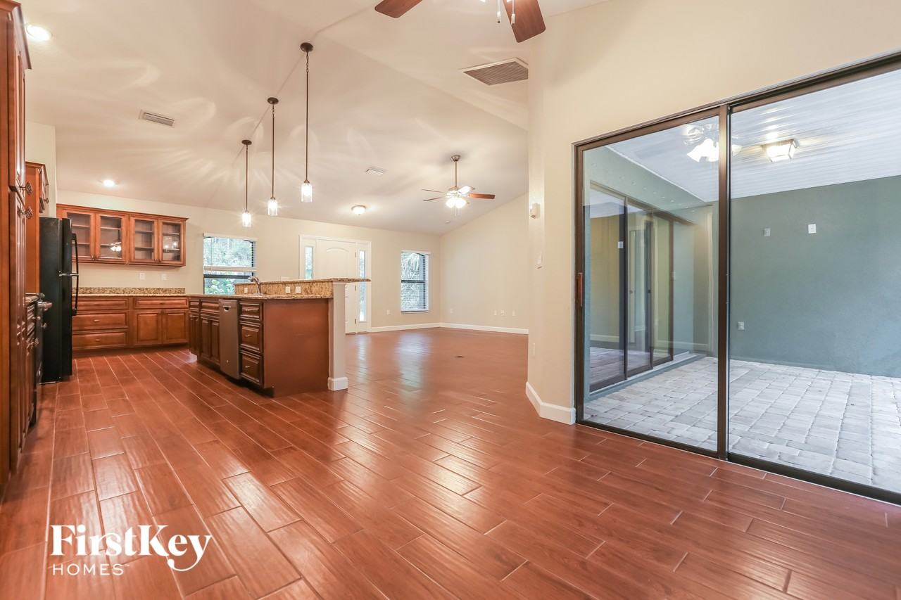 2267 Kamsler Ave - Photo 5 of 14