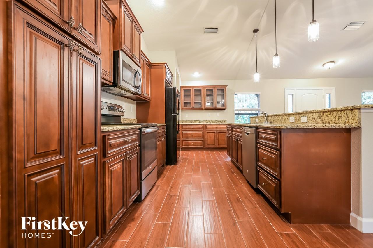 2267 Kamsler Ave - Photo 6 of 14