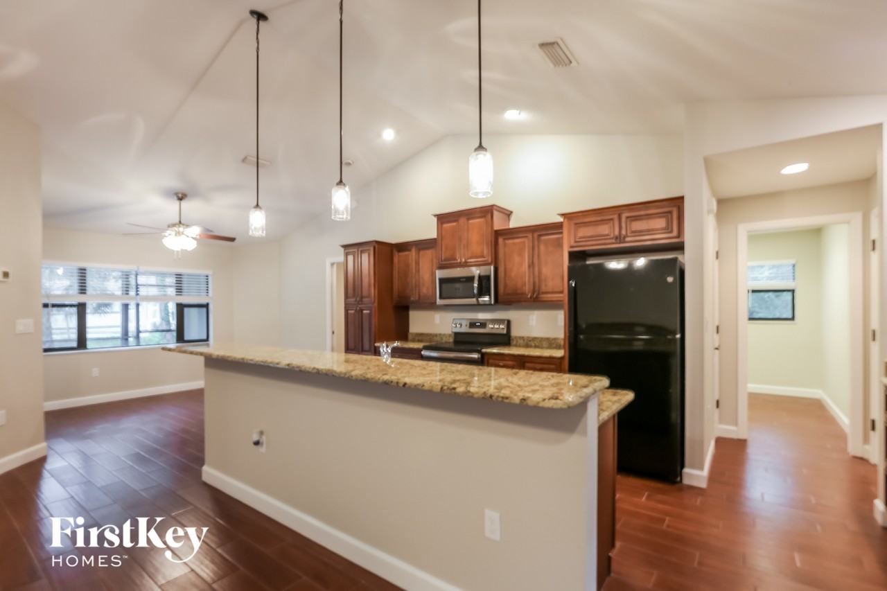 2267 Kamsler Ave - Photo 7 of 14