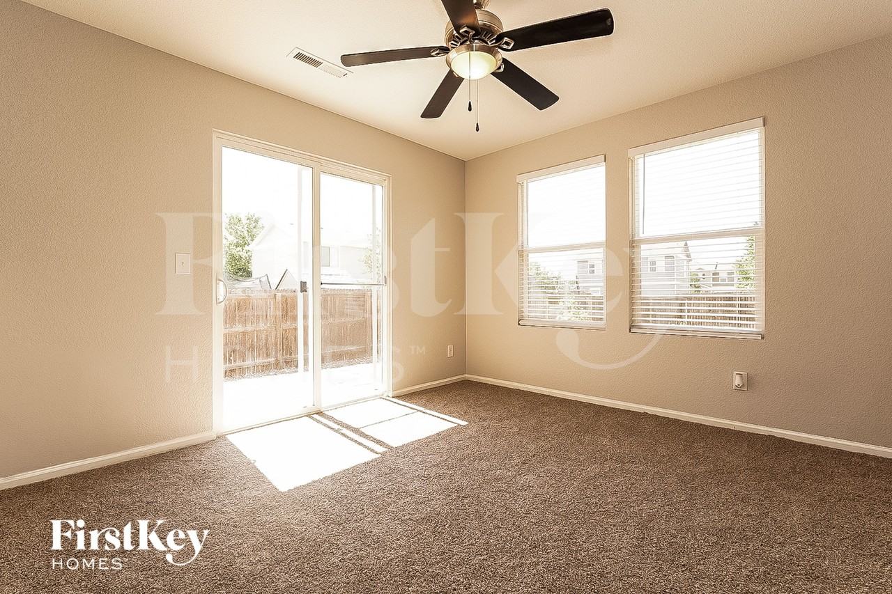 783 Willow Dr - Photo 5 of 15