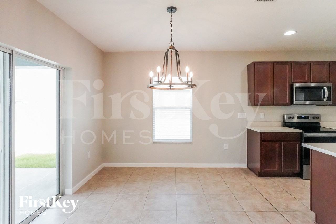 822 Fillmore Ct - Photo 3 of 15