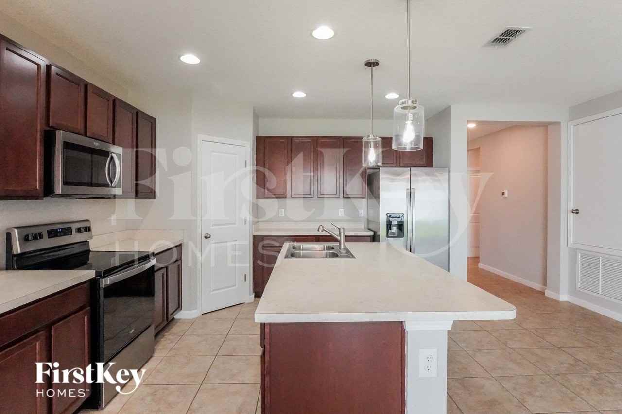 822 Fillmore Ct - Photo 4 of 15