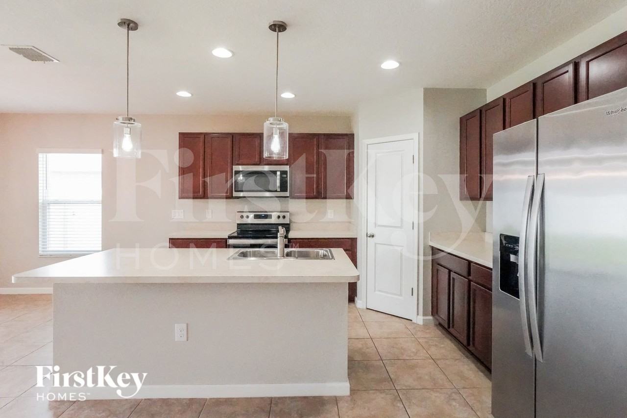 822 Fillmore Ct - Photo 5 of 15