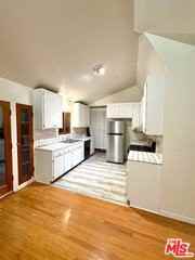 9012 Phyllis Ave - Photo 3 of 8