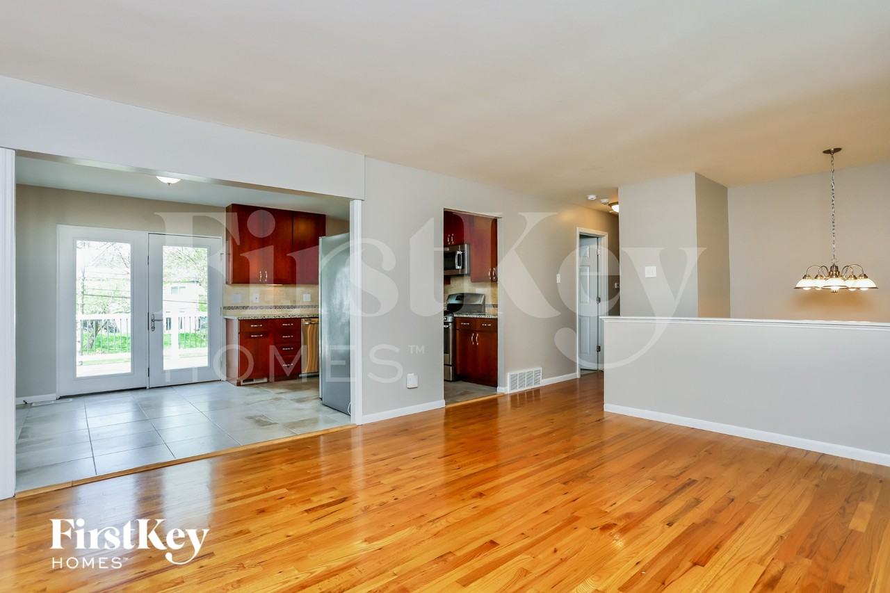 1331 Glenstone Dr - Photo 4 of 15