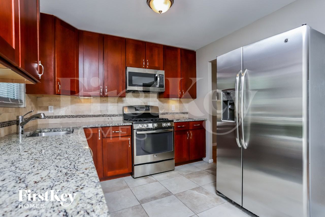 1331 Glenstone Dr - Photo 6 of 15