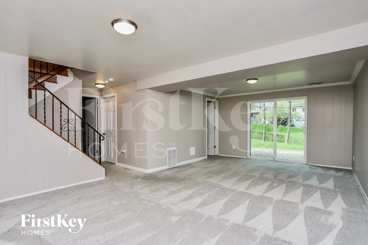 1331 Glenstone Dr - Photo 7 of 15