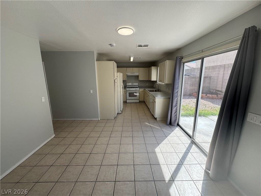 5273 Panguitch Dr - Photo 6 of 33