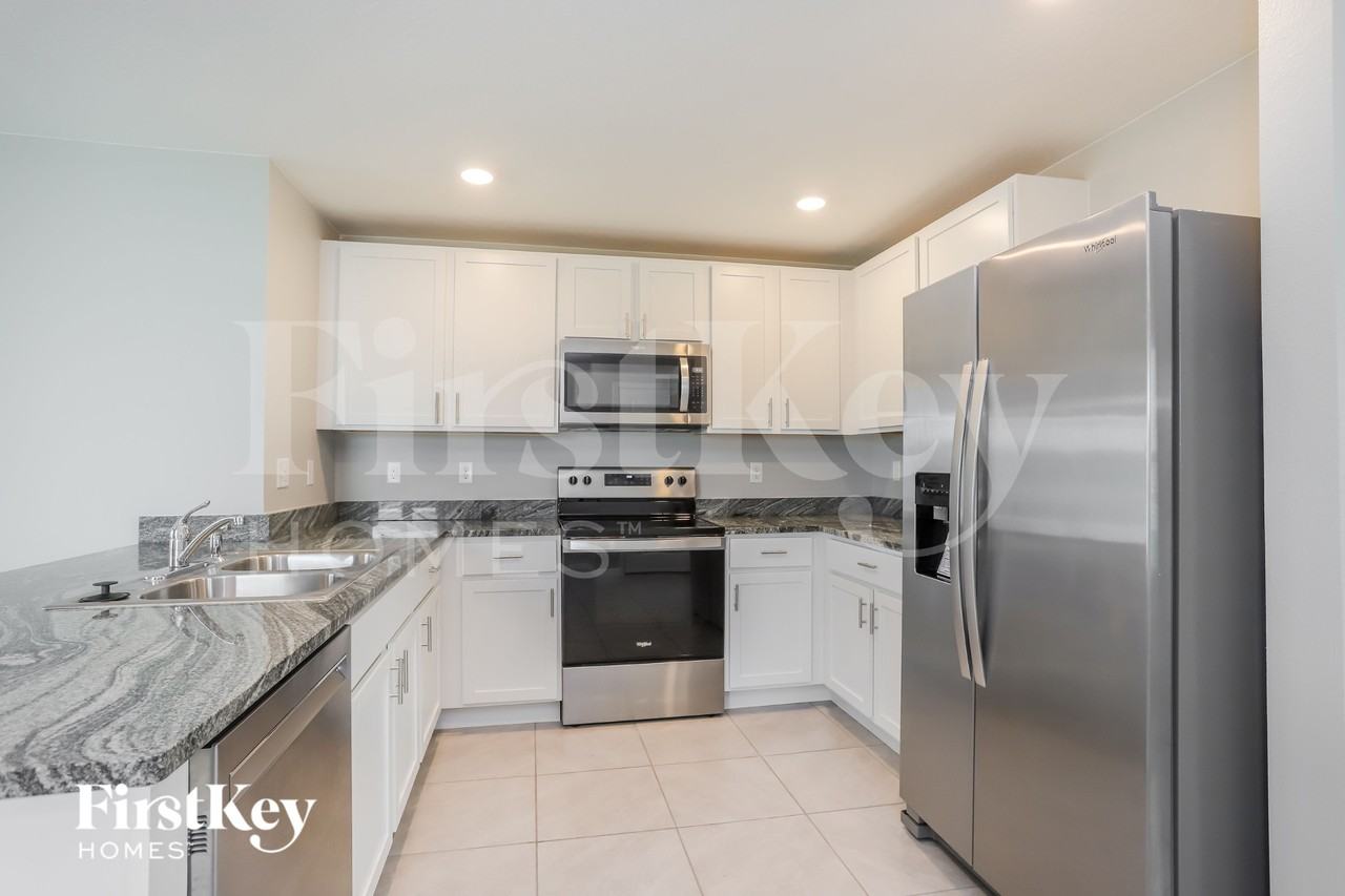 986 7th Ave Nw - Photo 4 of 15