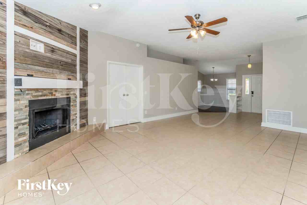 8021 Weather Vane Dr - Photo 4 of 15