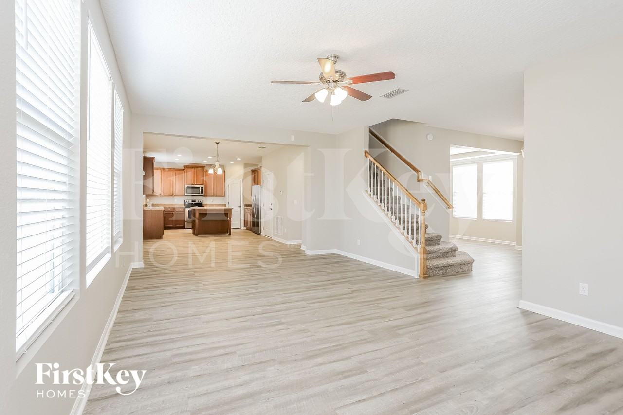 12175 Georgia Oak Ct - Photo 5 of 15
