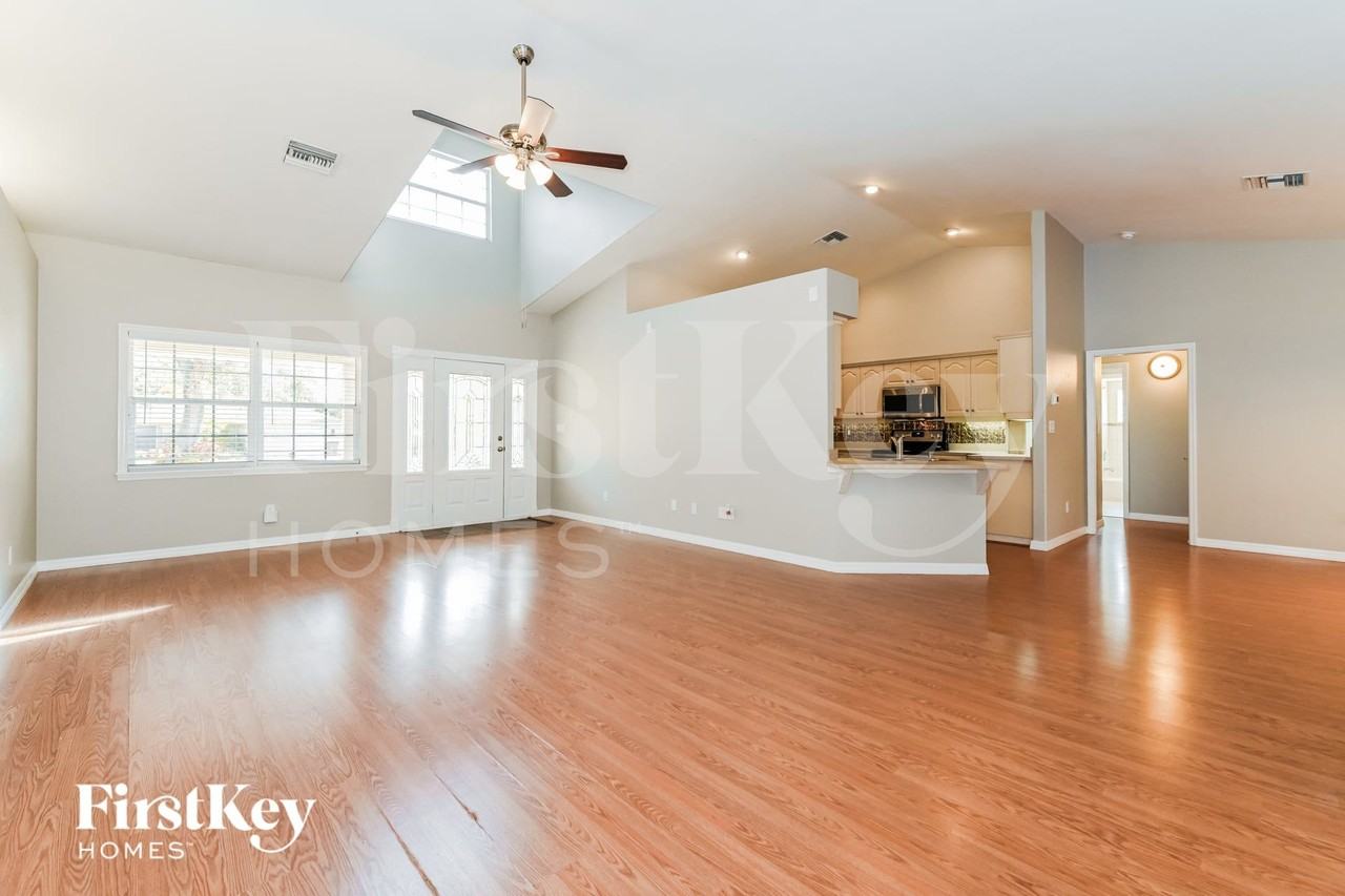 217 Greenwood Ave - Photo 2 of 15