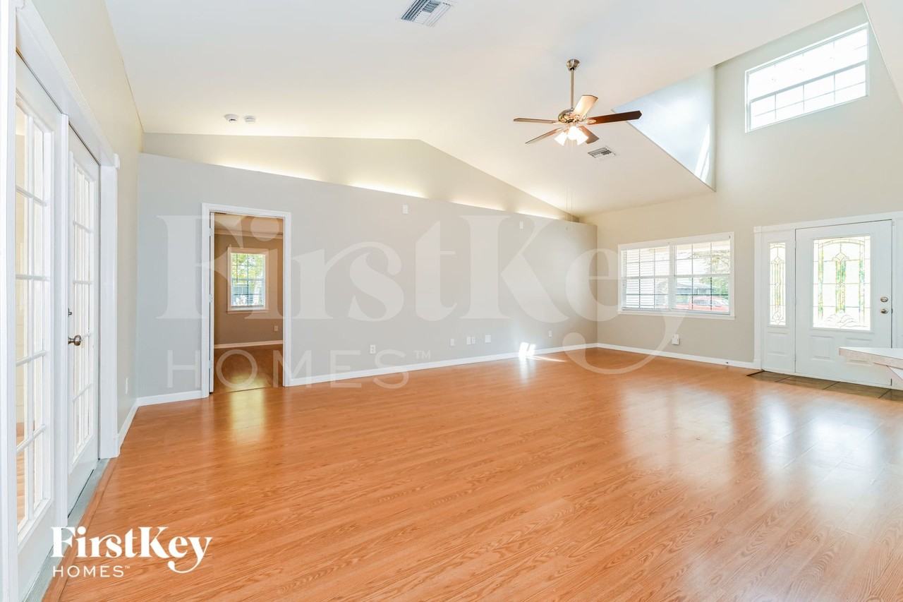 217 Greenwood Ave - Photo 4 of 15