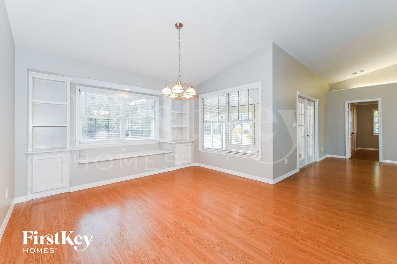 217 Greenwood Ave - Photo 5 of 15