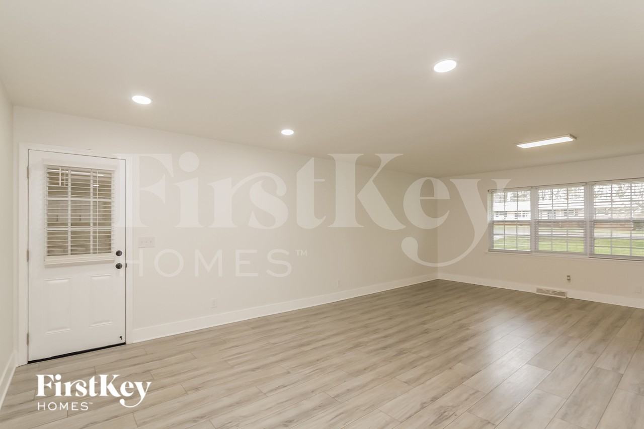 2408 Gemway Dr - Photo 4 of 15
