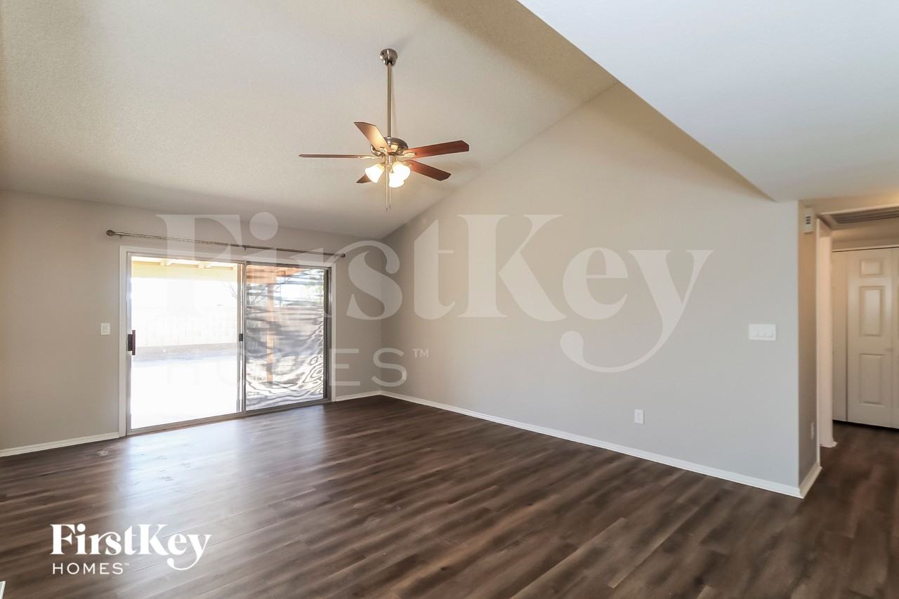 8603 W Diana Ave - Photo 2 of 15