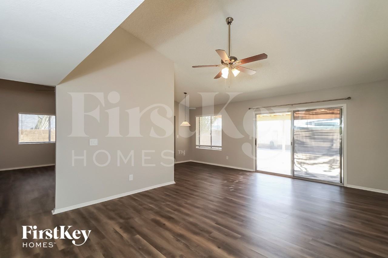8603 W Diana Ave - Photo 3 of 15