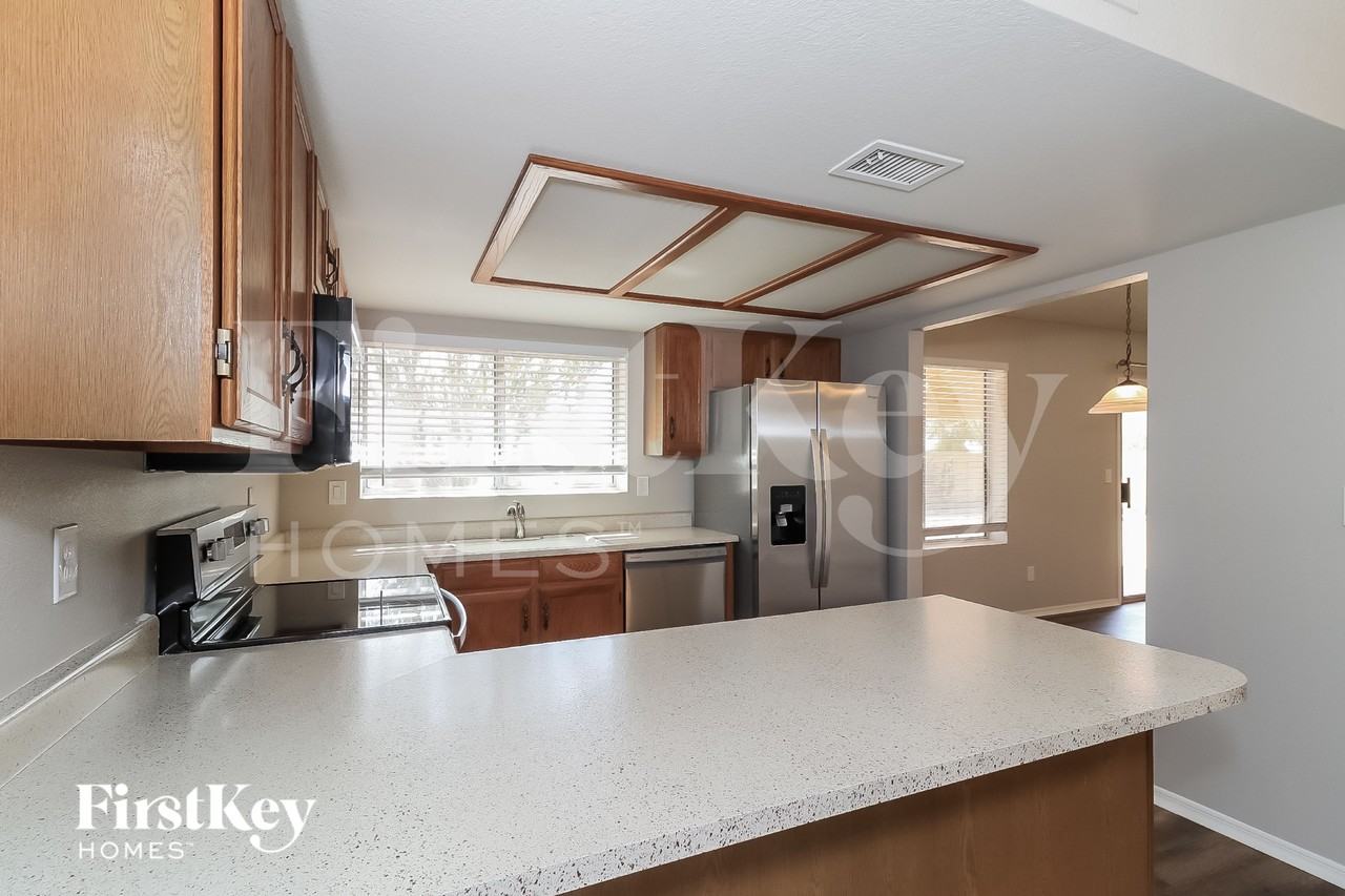 8603 W Diana Ave - Photo 7 of 15