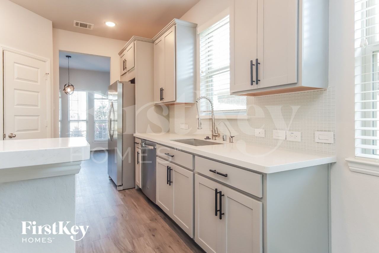 4820 La Piedra Ln - Photo 6 of 16