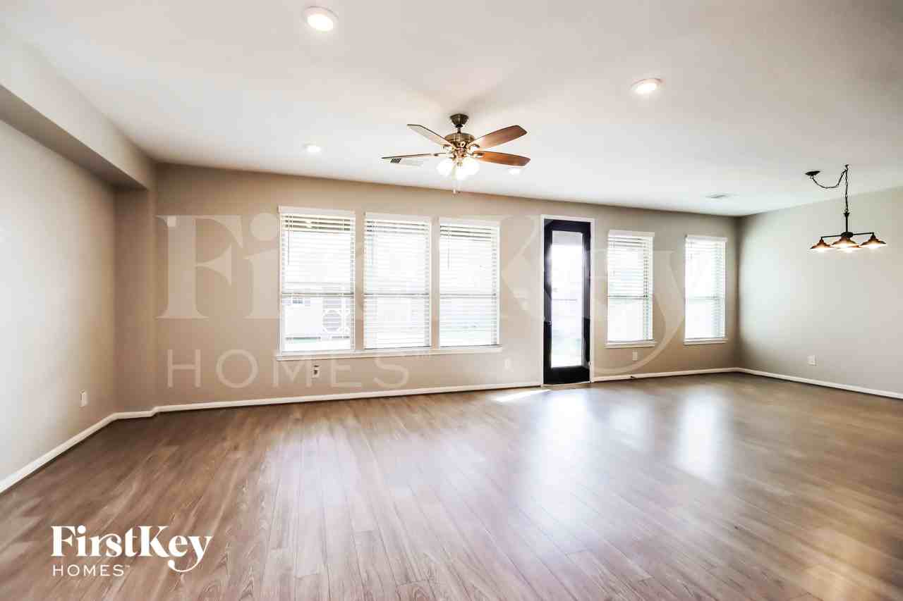 25515 Kensington Lake Dr - Photo 3 of 16