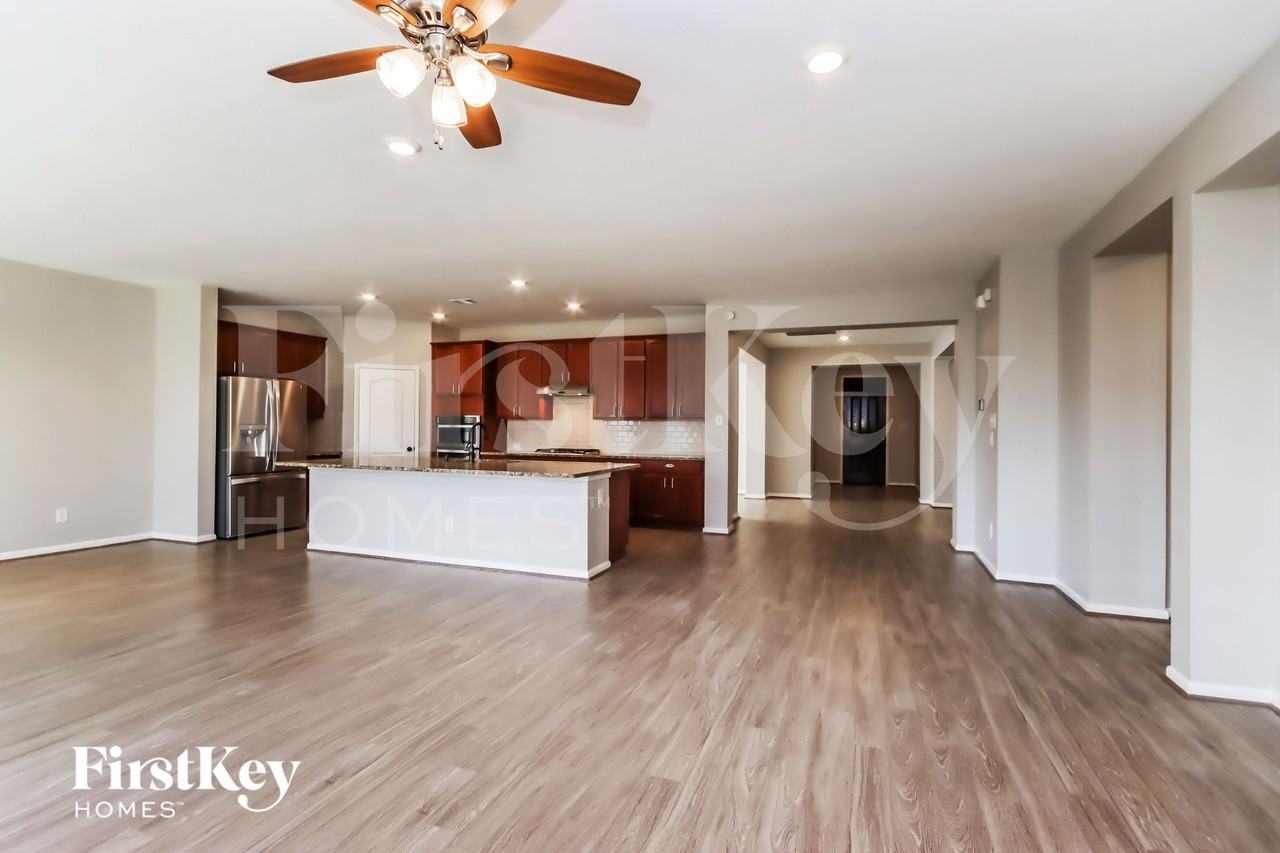 25515 Kensington Lake Dr - Photo 4 of 16