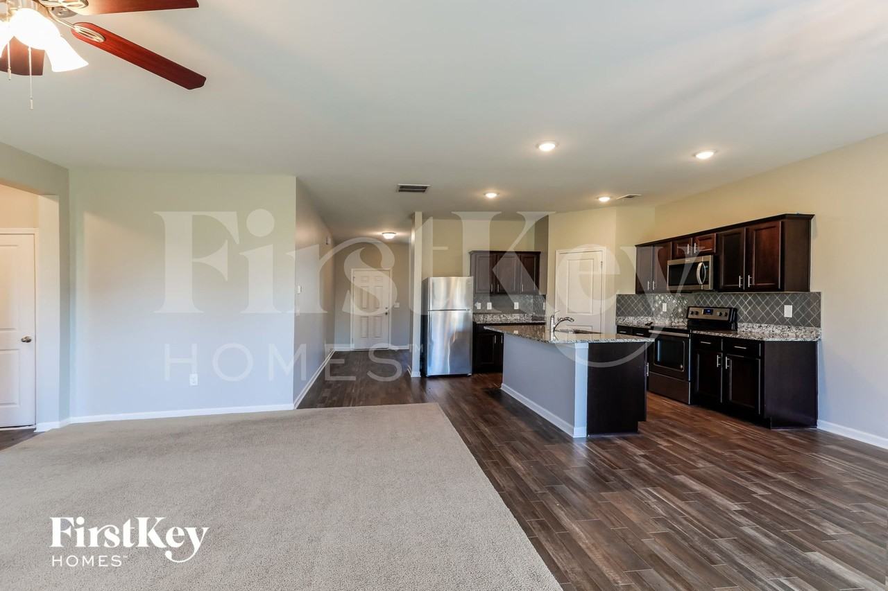115 Bennett Ct - Photo 3 of 15