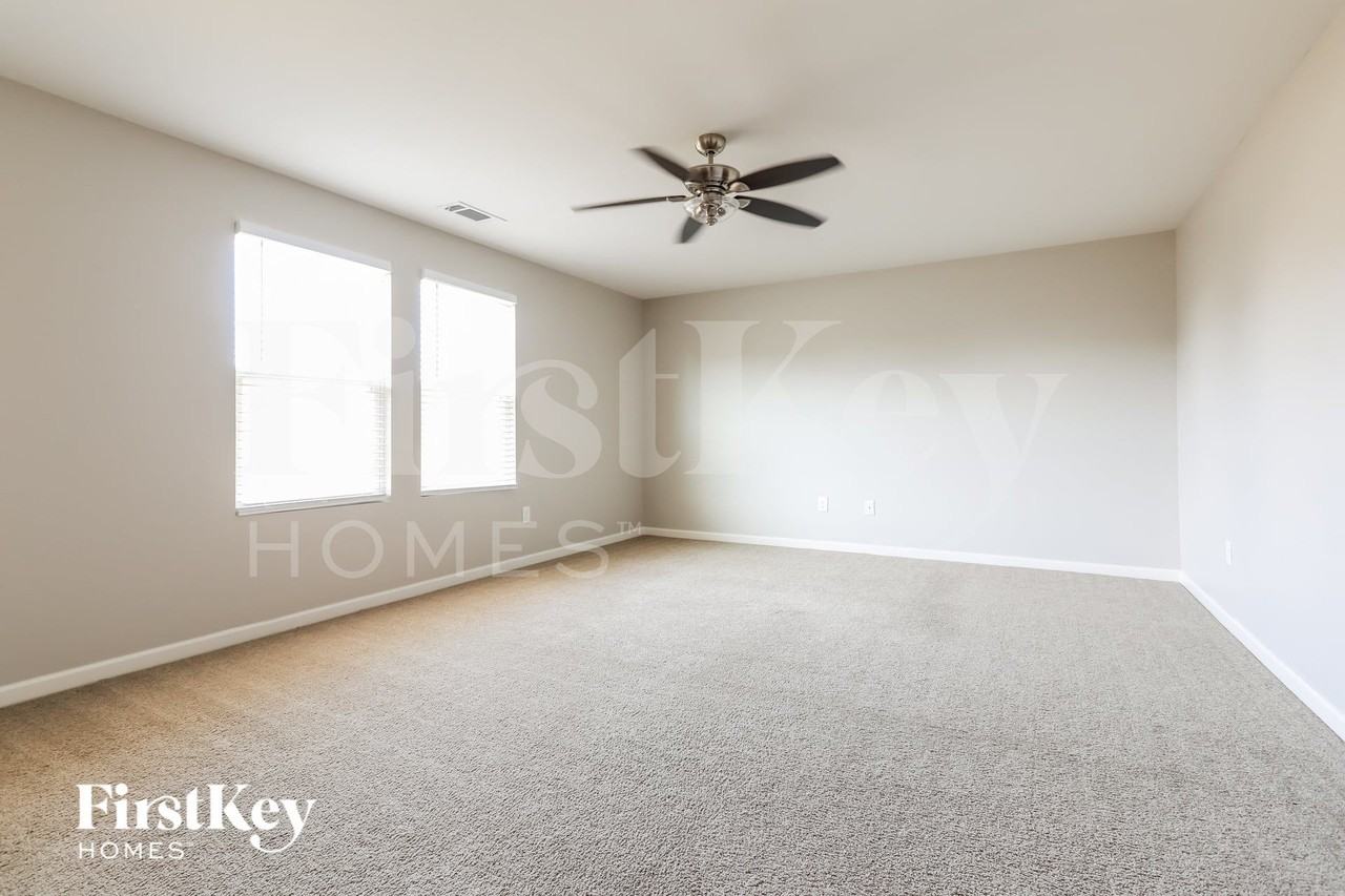 115 Bennett Ct - Photo 6 of 15