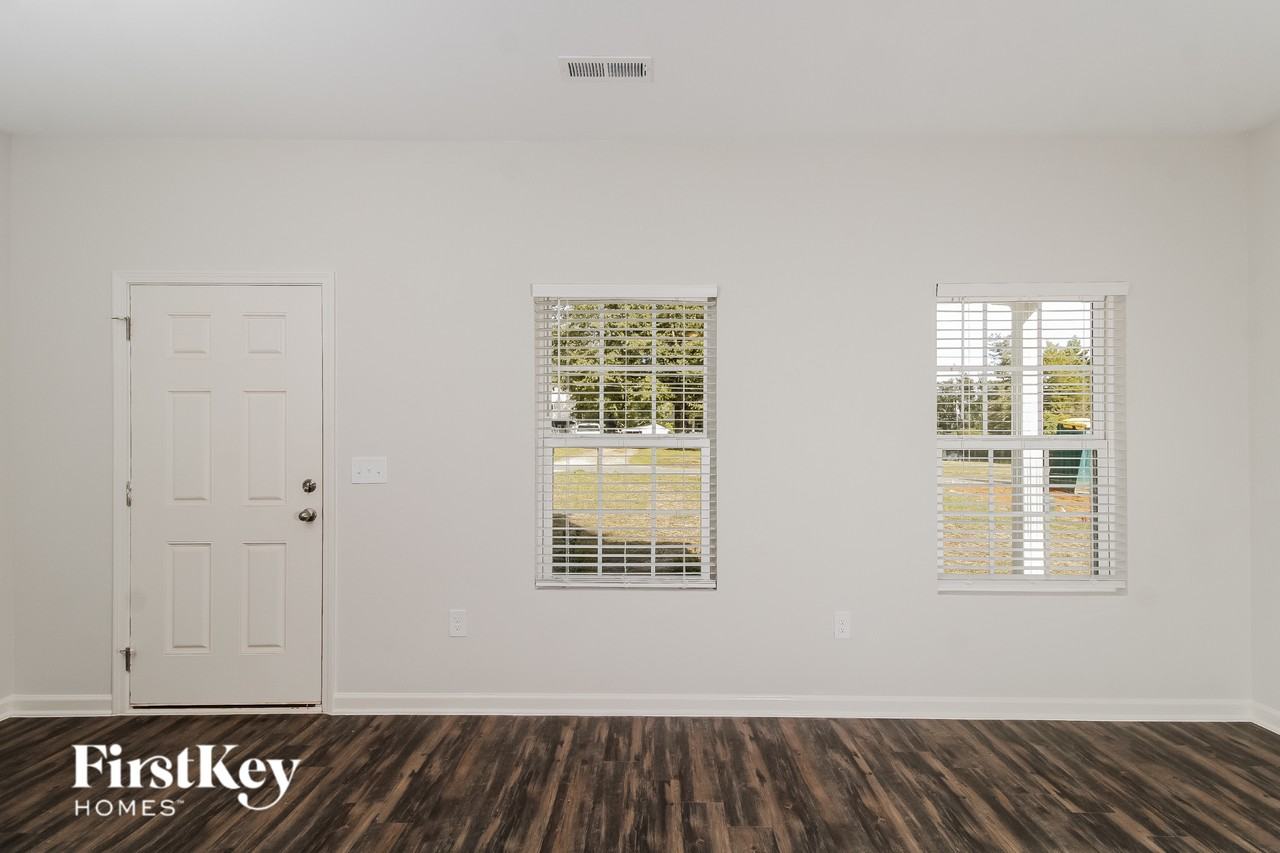 1612 Dodson St - Photo 2 of 15