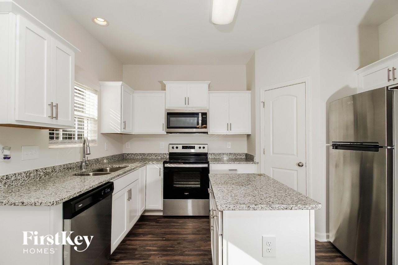 1612 Dodson St - Photo 4 of 15