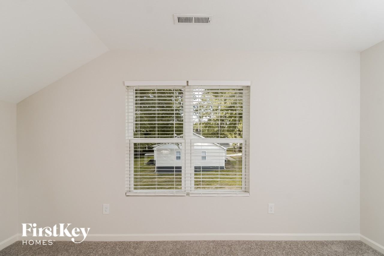 1612 Dodson St - Photo 5 of 15