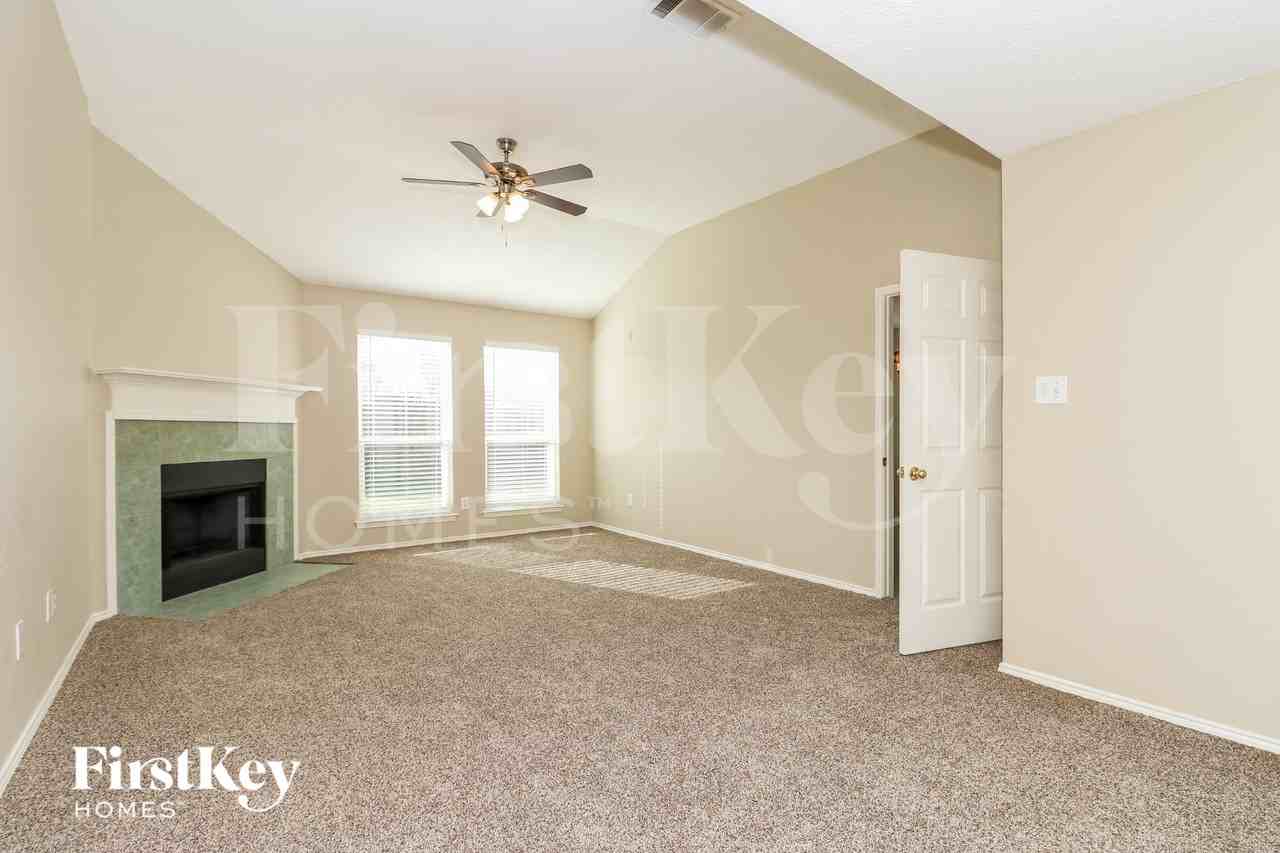 8716 Lake Meadows Ln - Photo 3 of 16