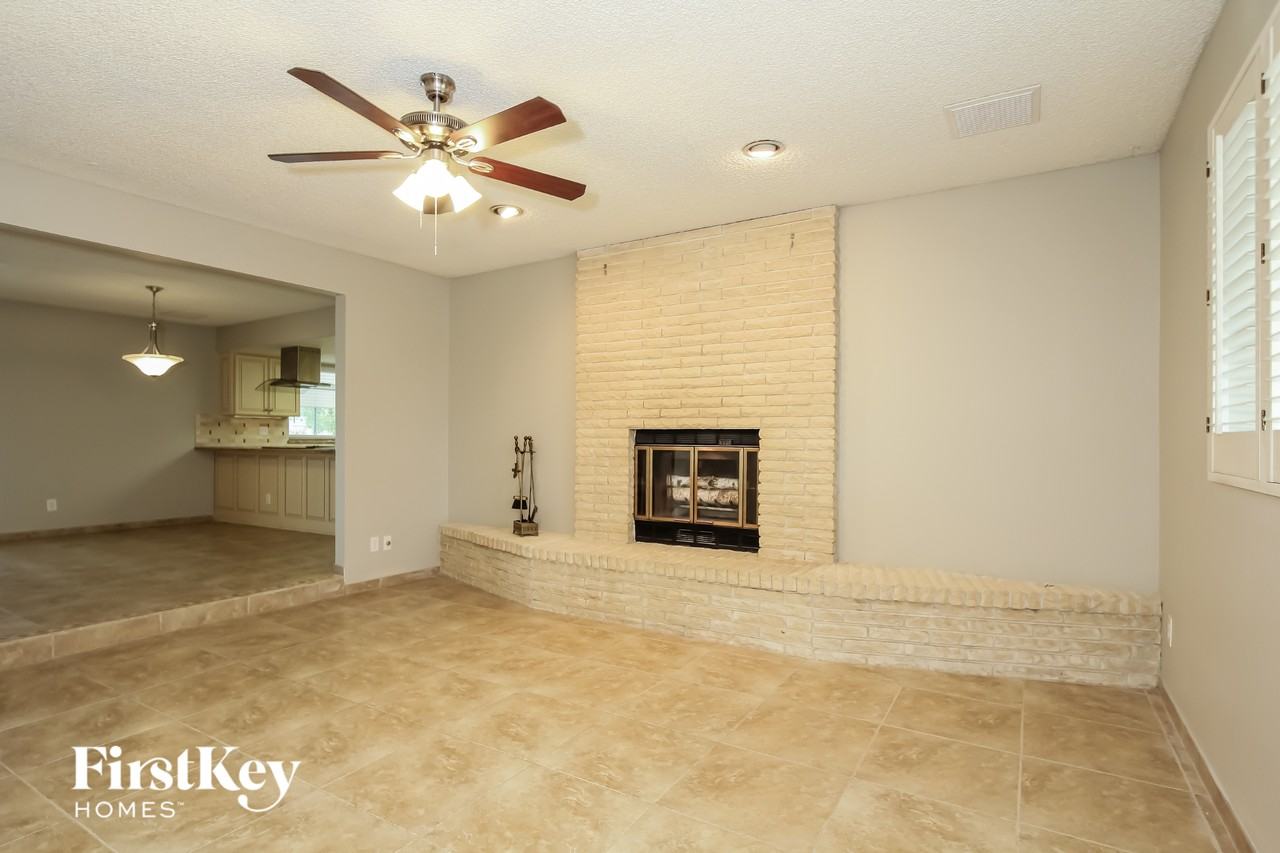 11202 N 38th Ave - Photo 2 of 15