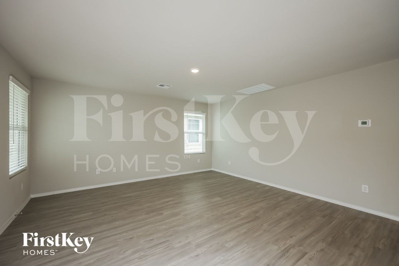 10803 Prusiner Dr - Photo 3 of 16