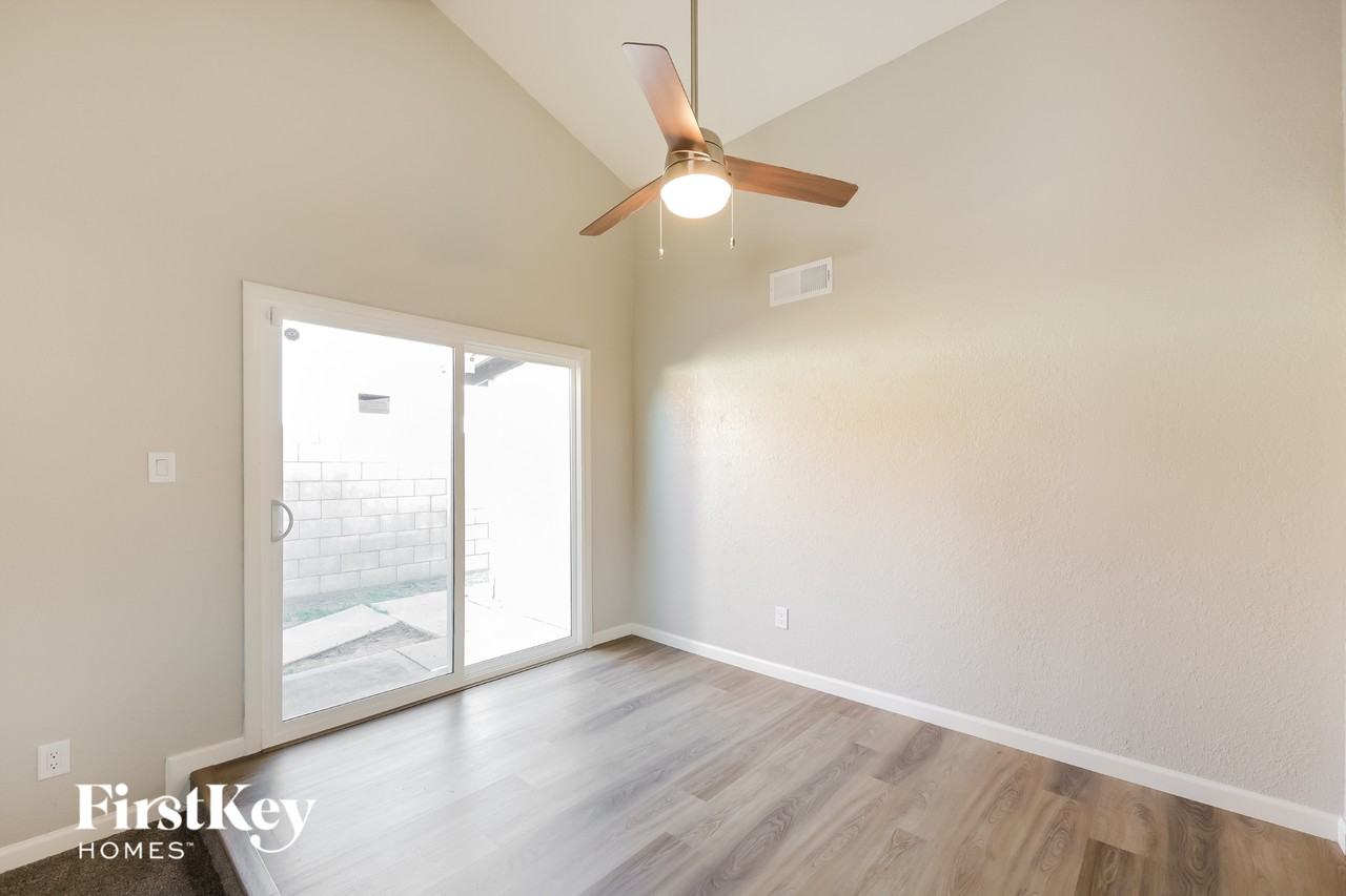 6338 W Purdue Ave - Photo 4 of 15
