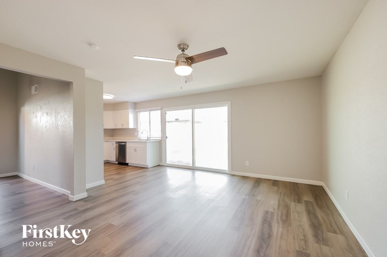 6338 W Purdue Ave - Photo 5 of 15