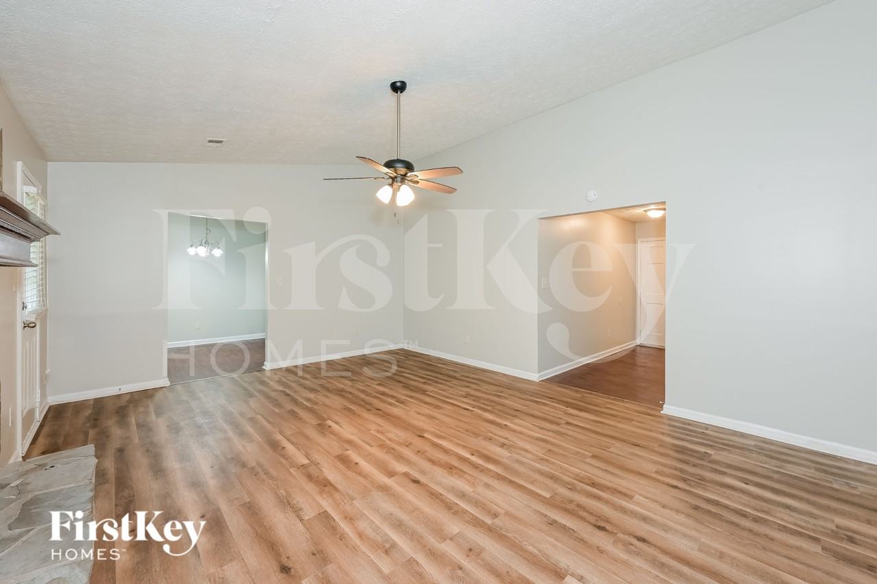 7460 Taylor Rd - Photo 4 of 16