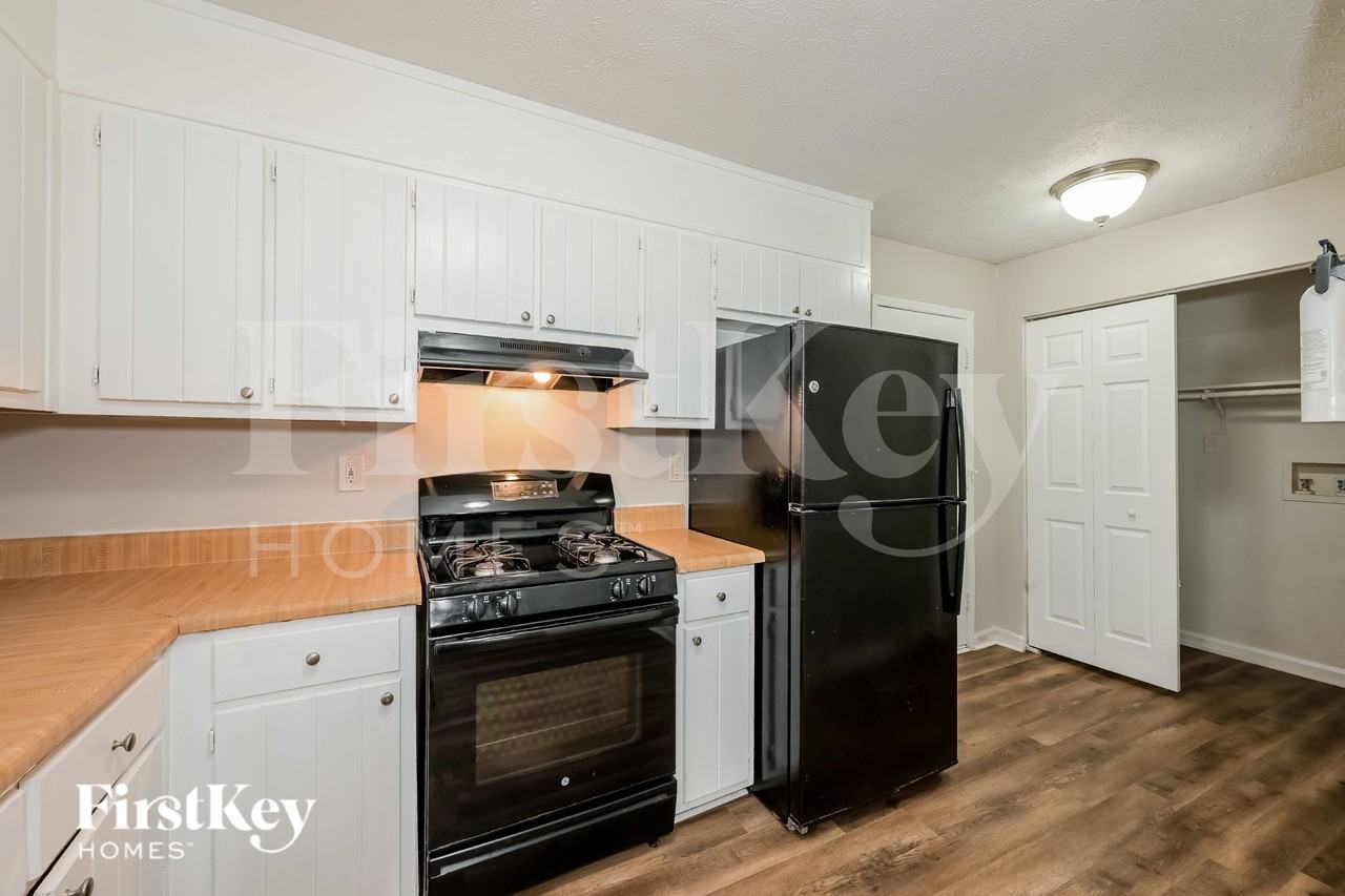 7460 Taylor Rd - Photo 7 of 16